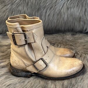 John Fluevog Cream Leather Ankle Boots with Buckles Size 6.5W